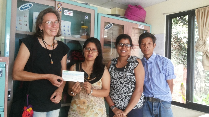 Übergabe einer Spende für Autism Care Nepal in Kathmandu